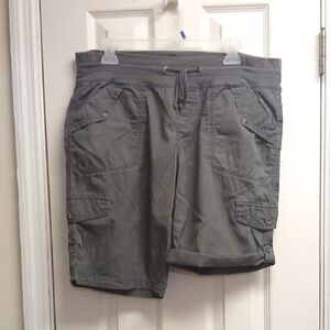 UNIONBAY Womens Cargo/Bermuda Shorts W High/Low Design Size 13 Khaki Green